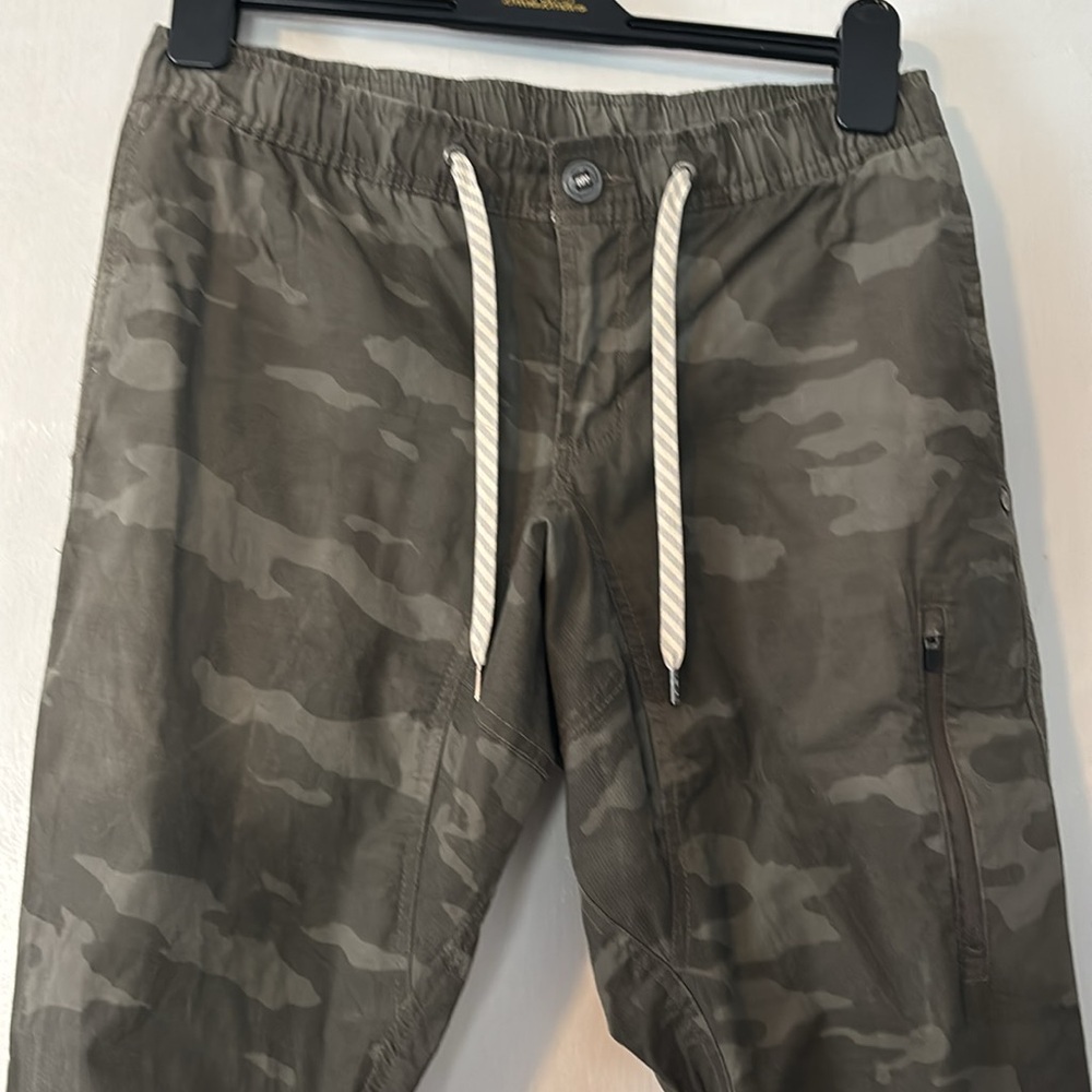 Men’s Vuori Ripstop Pant in Camo, size small, never worn